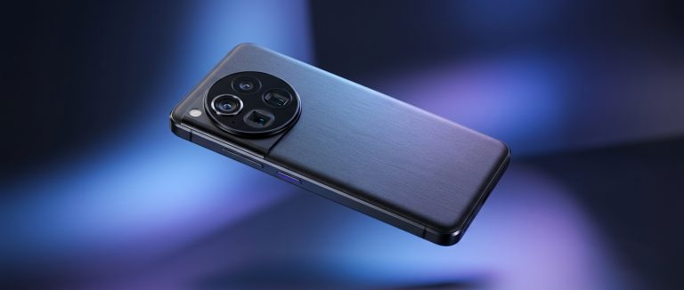 OnePlus 15T — компактный флагманский смартфон с большой батареей и перископной камерой