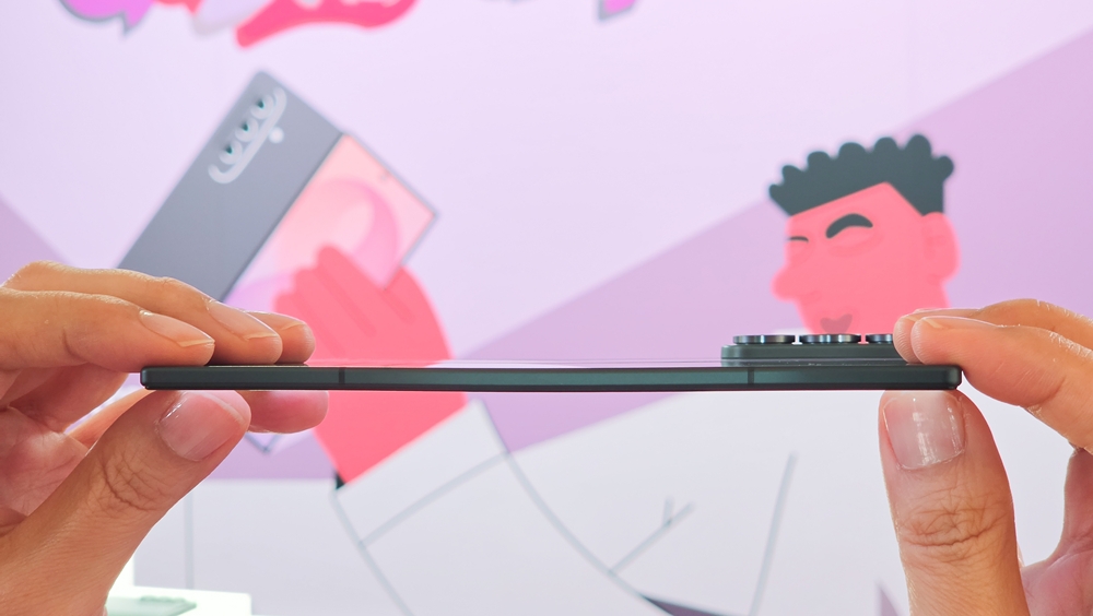 Samsung Galaxy Z Fold8 Ultra — толщина корпуса в разложенном состоянии